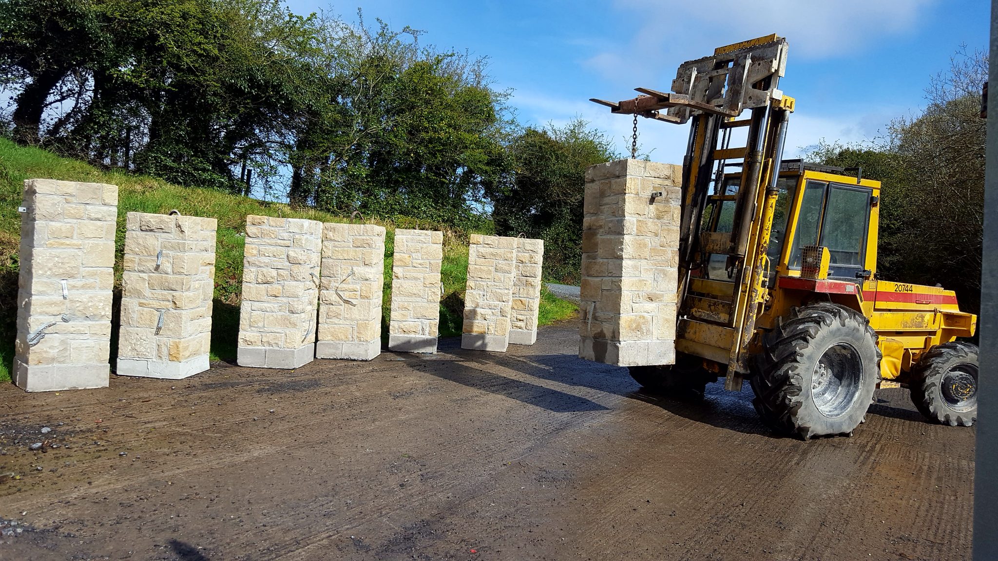 DONEGAL SANDSTONE BRIGHTER COLOUR MORTAR BED Stone Masonry